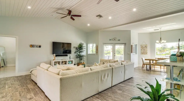 < 1 Mi to Pennekamp State Park: Luxe Home w/ Dock!, Varaa Lomakoti Huvilat kohteessa Florida Keys, Villa