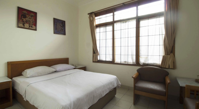 Residences by RedDoorz near Rumah Mode