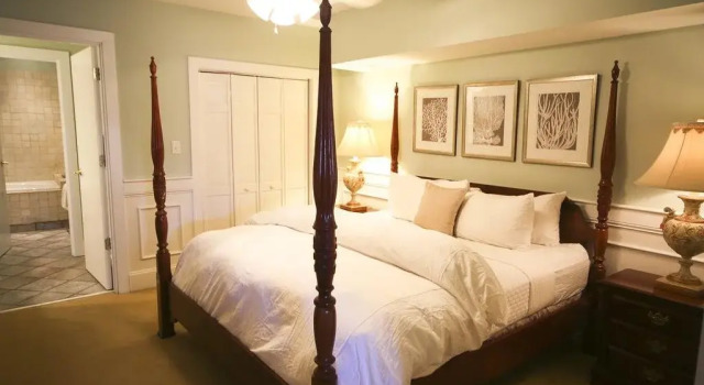 Meeting Street Suites, Забронировать Отель Исторический район Charleston Area, рядом с Магазины на Чарльстон-Плейс