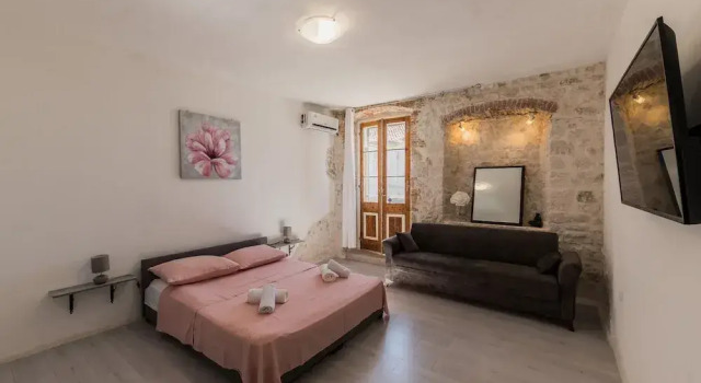 Spacious seafront apartments Karlo, Забронировать Апартаменты/квартира Апартаменты Каштел Старей, Апартаменты/квартира