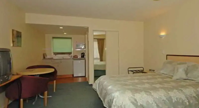 Antonios Motor Lodge, Забронировать Отель Отели Крайстчёрч с парковкой, рядом с Hagley Oval Pavilion, Парковка