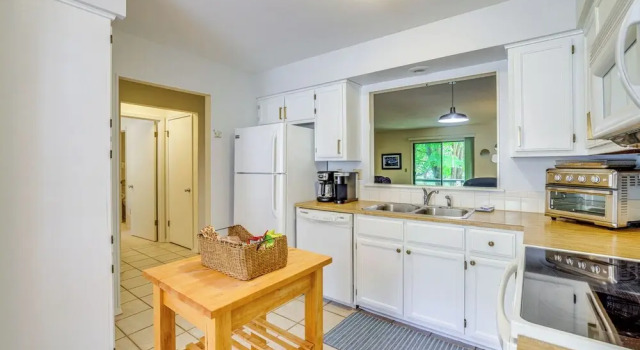Апартаменты Bella Vista Townhome w/ Deck Near Back 40 Trail!