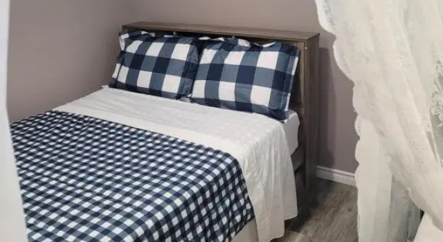 Adorable Studio Basement Suite in South Barrie, Varaa Hotelli Barrie 