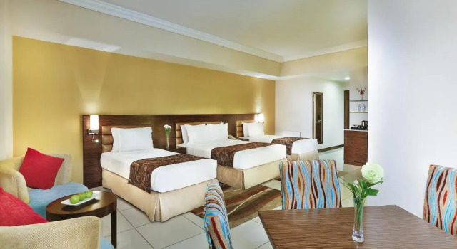 Трёхместный номер Deluxe Gateway Hotel
