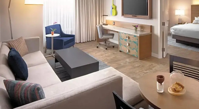 Двухместный люкс c 1 комнатой Hotel Indigo Gainesville-Celebration Pointe by IHG