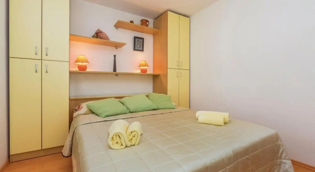Nice Home in Karlobag With Wifi and 2 Bedrooms, Book Apartment Karlobag Lika-Senj County