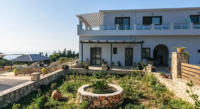 Alonaki Apartments