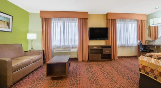 Люкс Super 8 by Wyndham Portales
