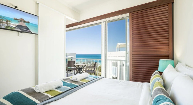 Номер Standard c 1 комнатой с видом на бассейн Rolling Surf Resort