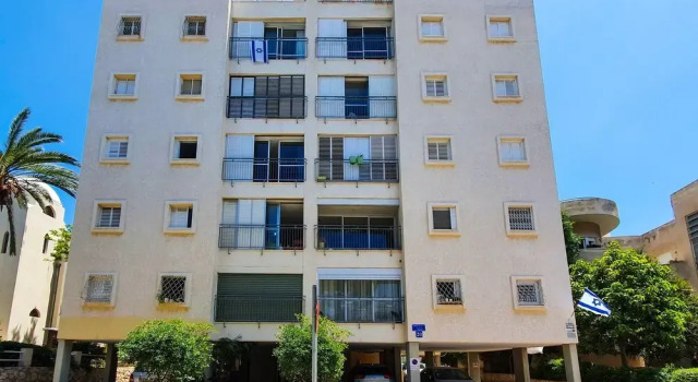 5min walk beach - Pkg - Bialik Square #TL2, Забронировать Отель Отели Тель-Авива с парковкой, рядом с Пляж Иерусалим, Парковка