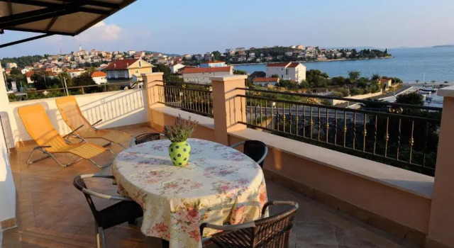 Апартаменты c 1 комнатой с видом на море Apartments&Rooms Jelavić
