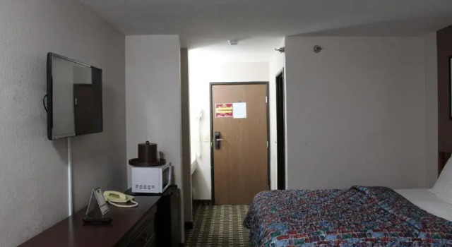 Четырёхместный номер Standard Coratel Inn and Suites Maple Grove
