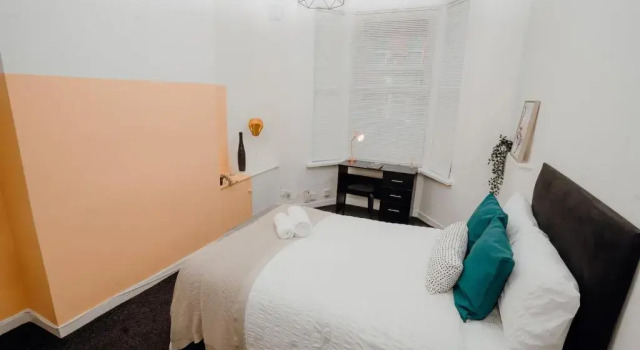 Entire 4 Bed House - Monthly Discount - By Centre