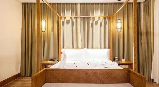 Кровать в общем номере Royal Seaside Hotel and Hot Springs Xiamen
