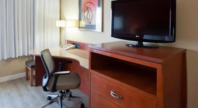 Люкс Holiday Inn Hotel & Suites Maple Grove Northwest Minneapolis-Arbor Lakes by IHG
