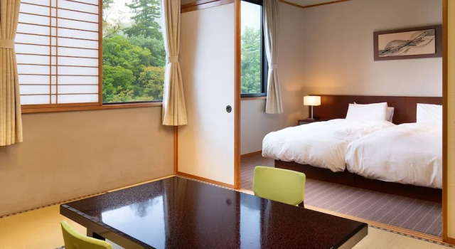 Двухместный номер Standard с видом на реку Yamanaka Onsen Kagari Kisshotei