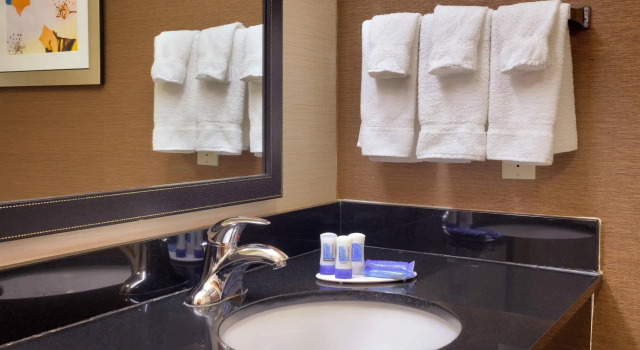 Четырёхместный номер Standard Fairfield Inn & Suites by Marriott Gillette