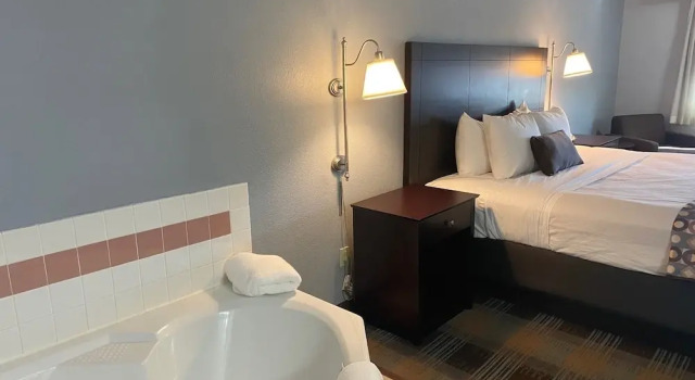 Люкс Deluxe Baymont by Wyndham Danville IL