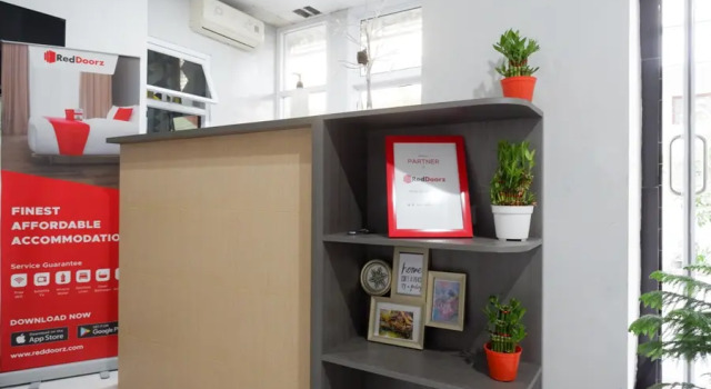 RedDoorz near Jalan Adi Sucipto Solo, Réserver Hôtel Karanganyar Central Java