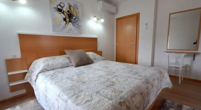 Two Storey Apartment Morea, Забронировать Апартаменты/квартира Отели Малинска с парковкой, Парковка