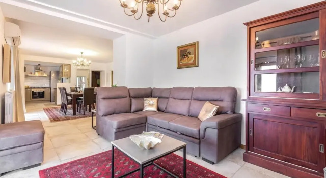 Awesome Home in Praputnjak With Wifi, Outdoor Swimming Pool and 4 Bedrooms