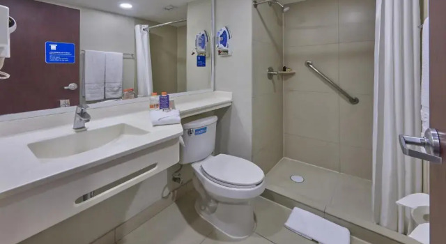 Четырёхместный номер Standard City Express by Marriott Queretaro Jurica