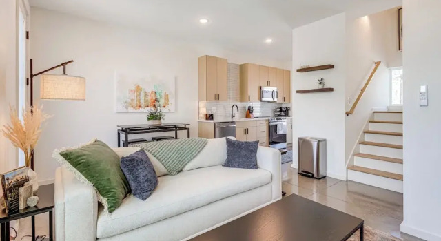 Апартаменты < 2 Mi to Dtwn: Modern Townhome in Knoxville