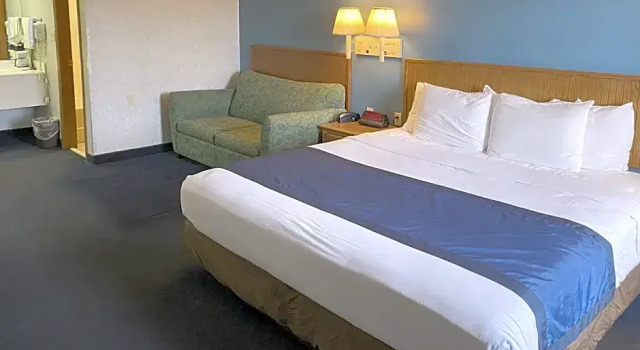 Номер Premium Econo Lodge Inn & Suites Lake Of The Ozarks