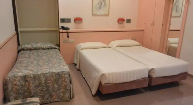 Трёхместный номер Standard Le Petit Hotel