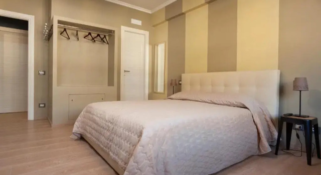 Alex's Guest House, Book Pension Hoteller i Gianicolense med parkering, Parkering