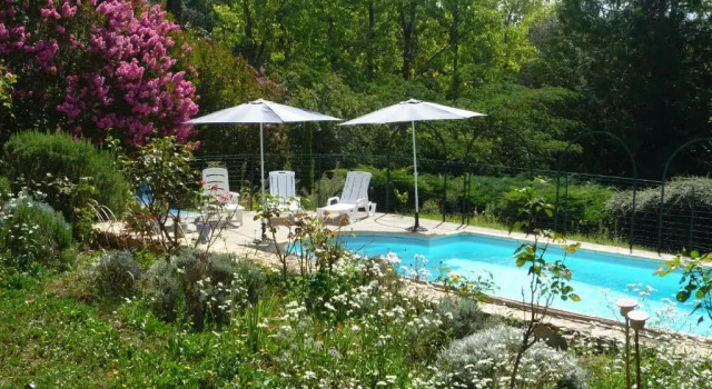 Коттедж Maison de charme à 5 km de Sarlat avec piscine