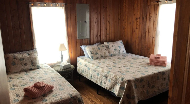 Blackbeard's Retreat - Historic And Pet Friendly 3 Bedroom Cottage by RedAwning