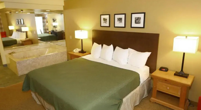 Люкс Country Inn & Suites Rochester South