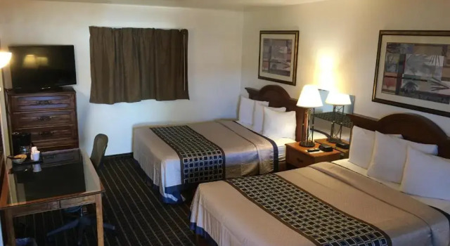 Четырёхместный номер Standard North Coast Inn