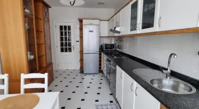 Апартаменты с 3 комнатами Piso de 3 habitaciones a 3 minutos de la playa.