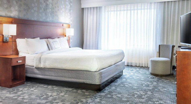 Люкс Courtyard by Marriott Denton