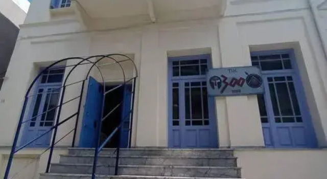 The -300 -a centrally located heritage home