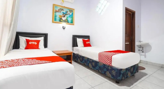 Deluxe Twin room Oyo 91561 Gandhi Hotel