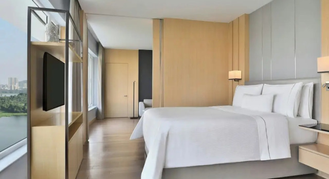 Двухместный клубный люкс с видом на озеро The Westin Mumbai Powai Lake
