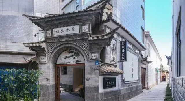 Xia Yidan Bai Ethnic Leisure Courtyard Warm Heart Small Building (Airport Road Erhai Branch)