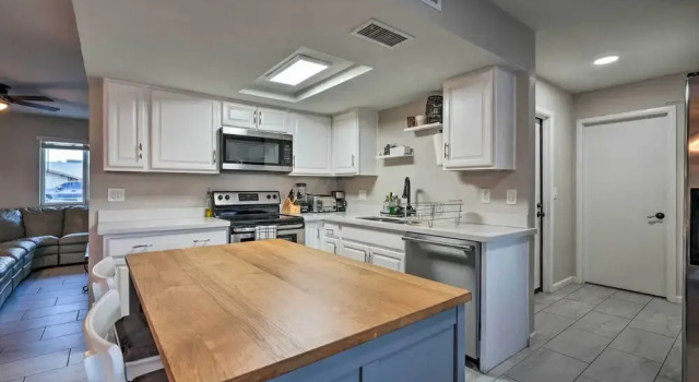 Коттедж Mesa Home with Outdoor Pool - 2 Mi to Sloan Park