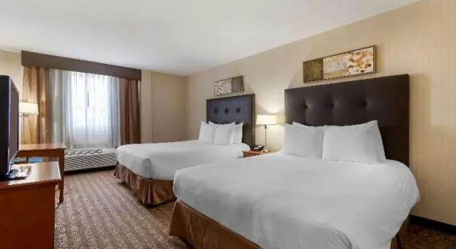 Четырёхместный номер Standard с балконом Best Western Cold Lake Inn