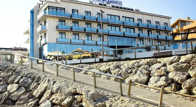 Hotel Flamingo, Забронировать Отель Ла-Амполья El Baix Ebre, рядом с Capellans Beach