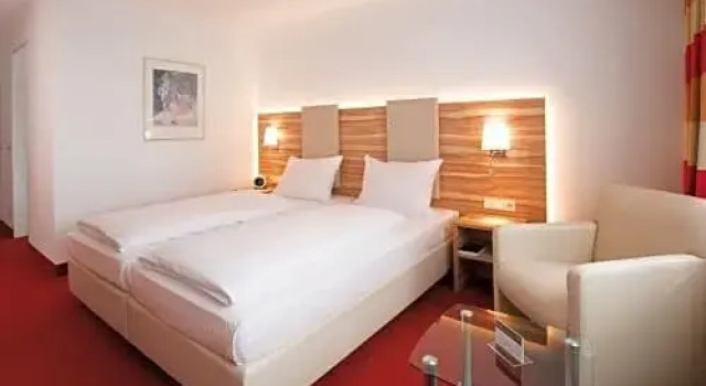 Hotel Engelhardt, Забронировать Отель Пфуллинген 