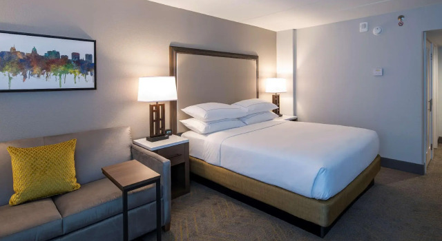 Двухместный номер Standard Doubletree By Hilton Madison East