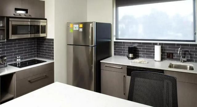 Четырёхместный люкс с кухней c 1 комнатой Hyatt House Pittsburgh Bloomfield Shadyside