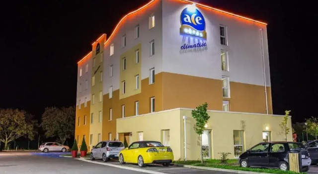 Ace Hotel Bourges, Reserva ahora Hotel Hoteles en Centro con aparcamiento, Aparcamiento
