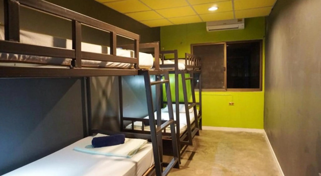 Кровать в общем номере (мужской номер) B&B House & Hostel