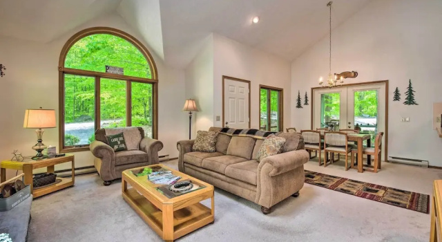 Коттедж с 3 комнатами Deck & Resort Amenities: Pocono Lake Home