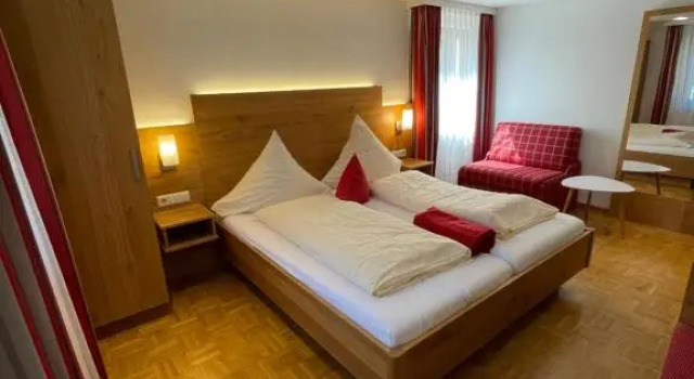 Landgasthaus zur Linde, Neusatz, Reserva ahora Hotel Hoteles en Baden-Wurtemberg con aparcamiento, Aparcamiento